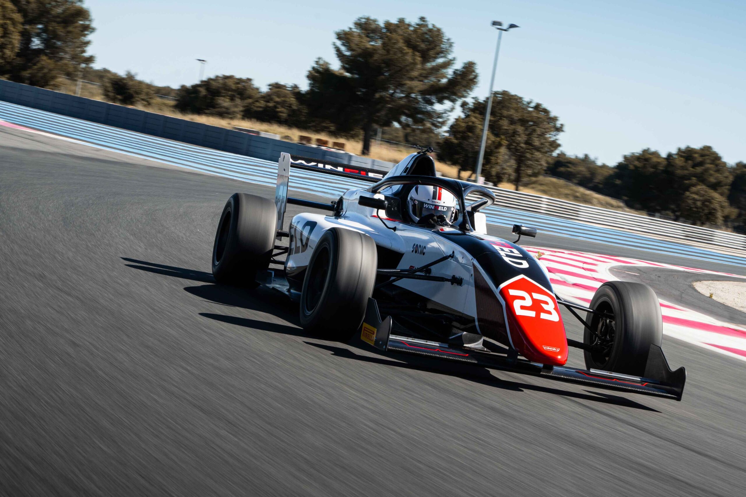 Winfield Racing School F4 주행 장면